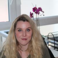 Nelly PEZE, Collaboratrice